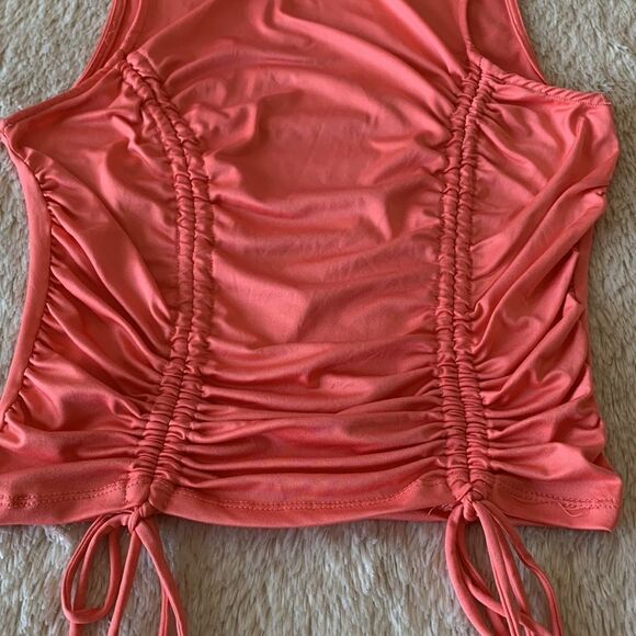 Hearts and Hips scrunchy top - Picture 10 of 16